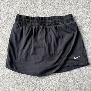 NWT Nike Dri-Fit girls size medium black skorts with pockets